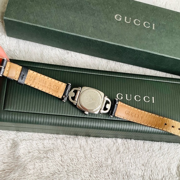 Authentic GUCCI ladies watch with box/card 🌹🌹🌹 - Picture 11 of 11